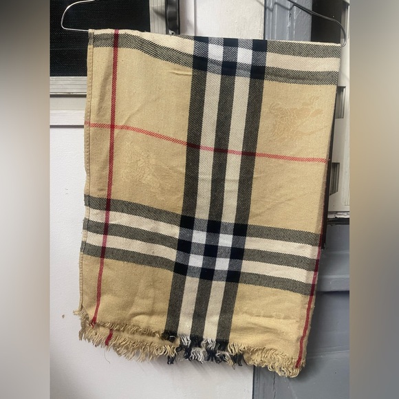 Burberry Cashmere Silk Oversized Scarf/Shawl. - Picture 5 of 11